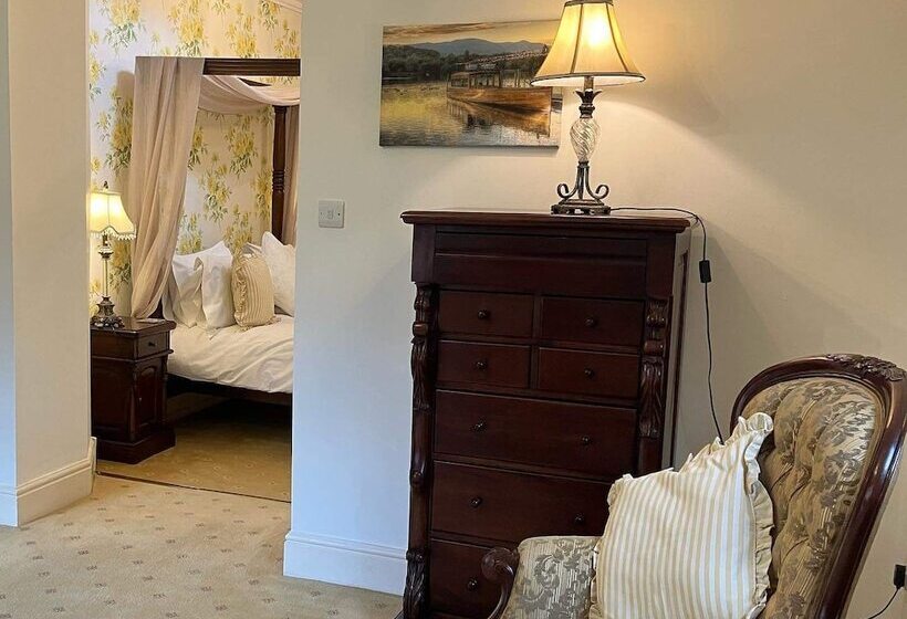 סוויטה, Storrs Gate House