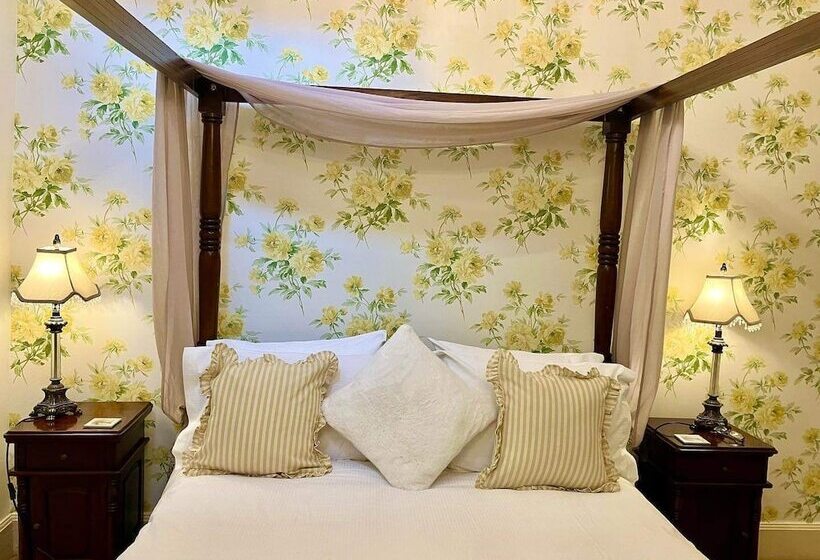 סוויטה, Storrs Gate House