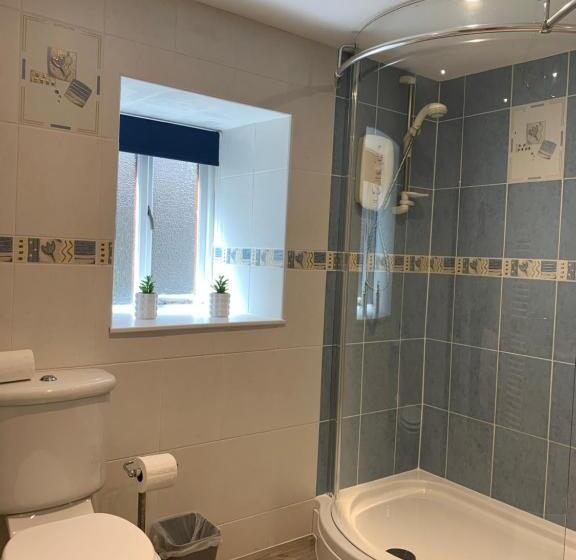 Семейный Номер, The Beacons Guest House