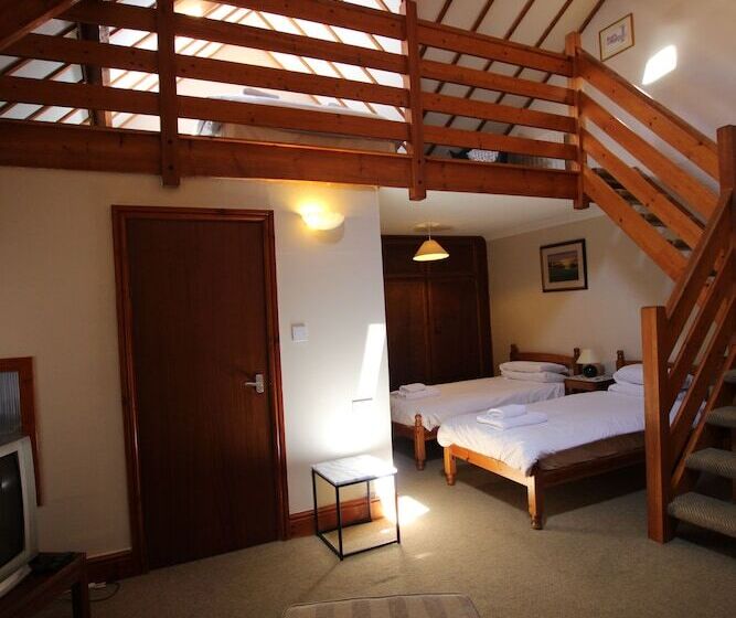 Семейный Номер, The Beacons Guest House