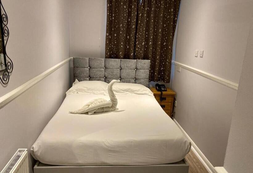 Номер Basic, The Commongate Hotels