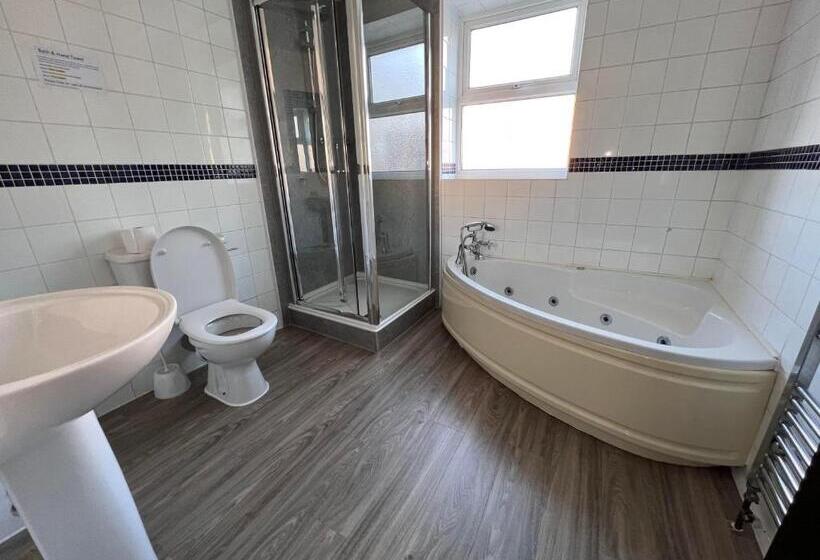 Номер Deluxe, The Commongate Hotels