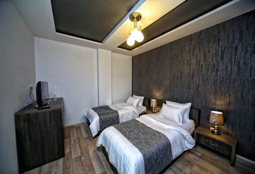 اتاق استاندارد سه نفره, Continental