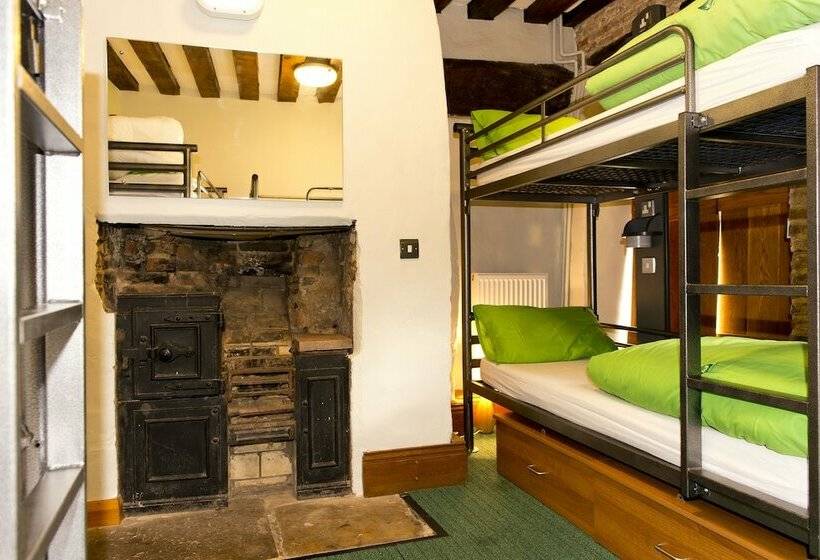 Кровать в Многоместном Номере с Общей Ванной, Yha Beverley Friary   Hostel