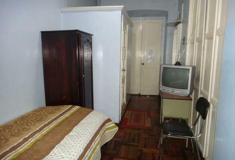 اتاق استاندارد یک نفره, Hostal Juana De Arco