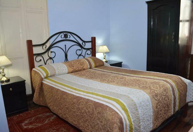 اتاق اکونومی, Hostal Juana De Arco
