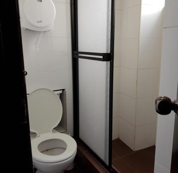 اتاق اکونومی با حمام مشترک, Hostal Juana De Arco
