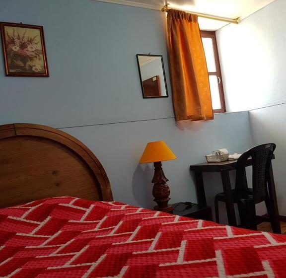 اتاق اکونومی یک تخته, Hostal Juana De Arco
