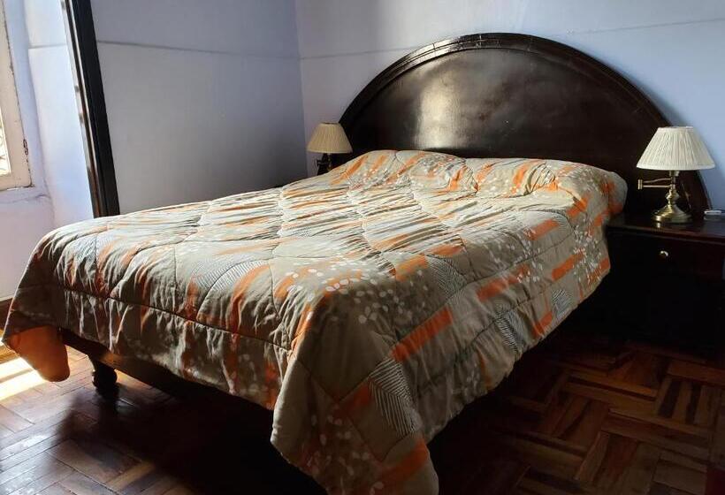 اتاق اکونومی, Hostal Juana De Arco