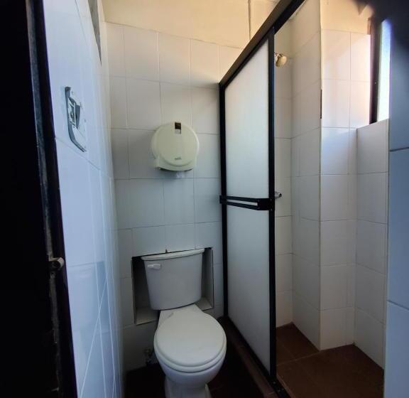 اتاق استاندارد با سرویس بهداشتی مشترک, Hostal Juana De Arco