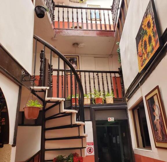 اتاق اکونومی یک تخته, Hostal Juana De Arco