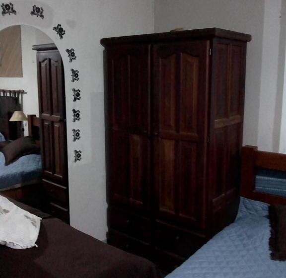 غرفة عائلية, La Casona De Susana