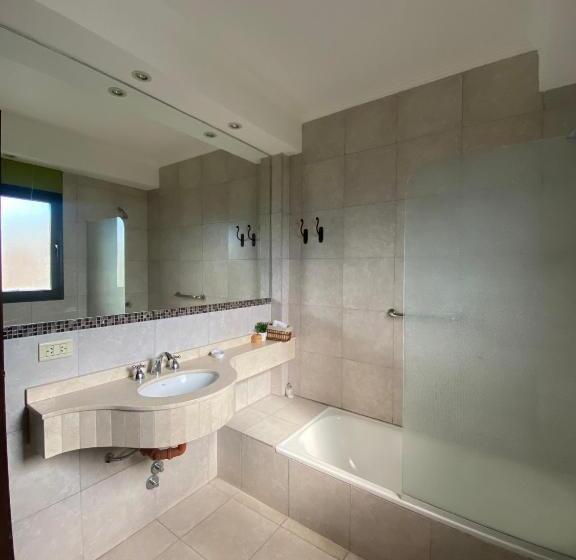 اتاق استاندارد سه نفره, Las Chirimoyas