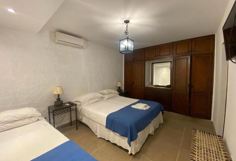 اتاق استاندارد سه نفره, Las Chirimoyas