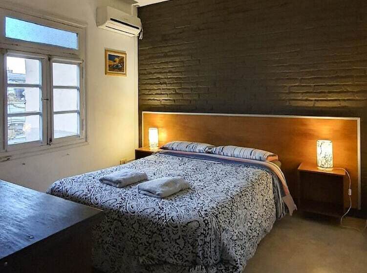 اتاق استاندارد با سرویس بهداشتی مشترک, Hostel Carlos Gardel