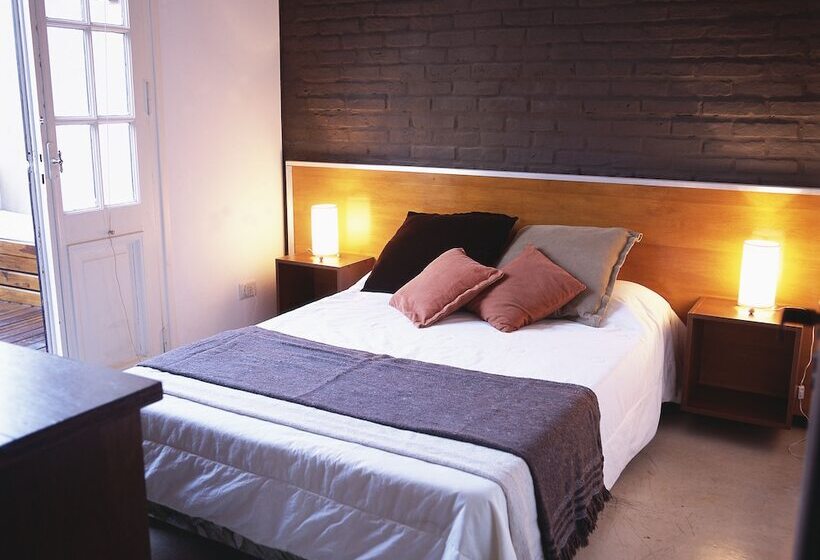 اتاق استاندارد با سرویس بهداشتی مشترک, Hostel Carlos Gardel