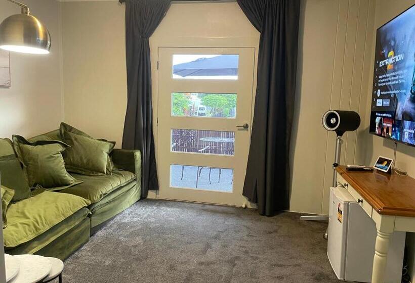 Номер Стандарт с Террасой, Cypress Bnb