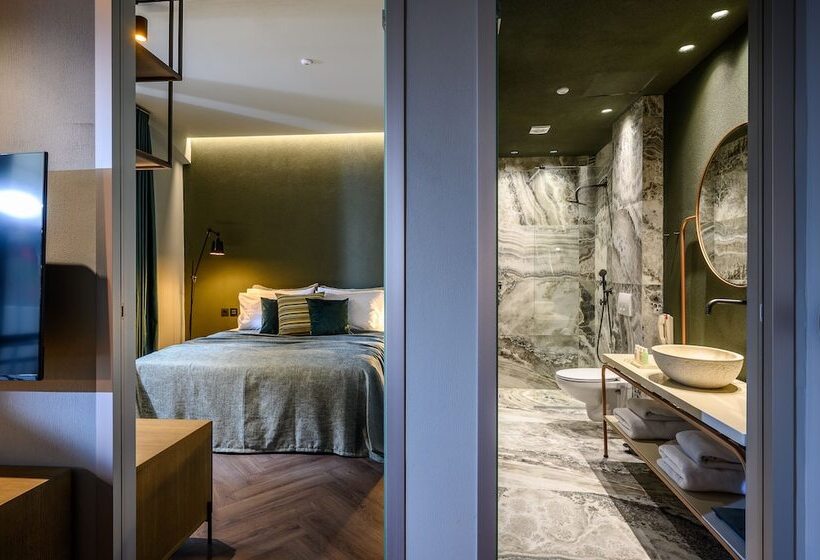 Полулюкс, Pagopoieion Suites