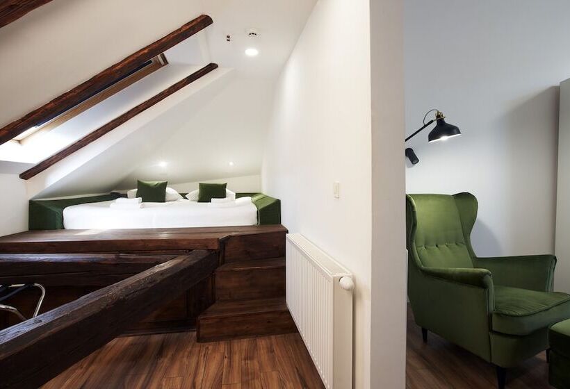 수피리어 트리플 룸, Art Hotel Like