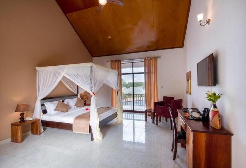 Номер Deluxe Вид на Бассейн, Azao Resort & Spa