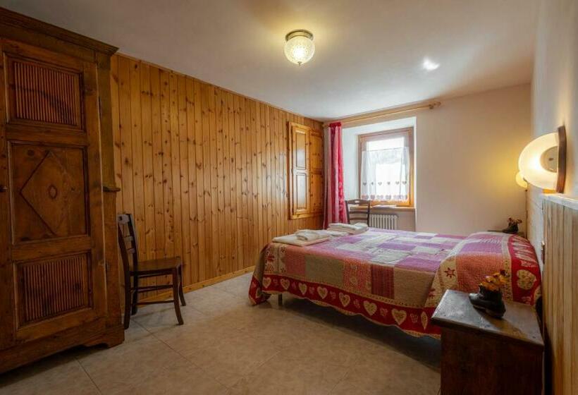 Quarto Estandar Vista Montanha, Le Vieux Noyer   Appartamenti Al Verde Villaggio Di Rumiod