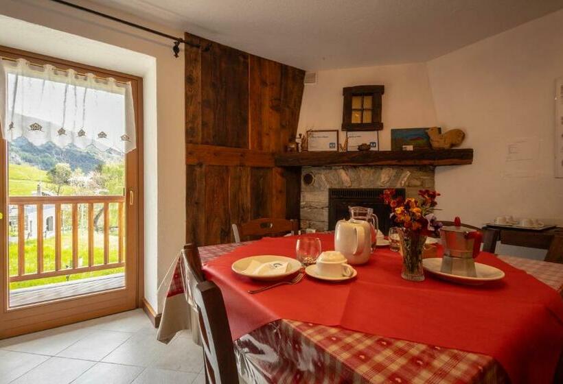 Quarto Estandar Vista Montanha, Le Vieux Noyer   Appartamenti Al Verde Villaggio Di Rumiod