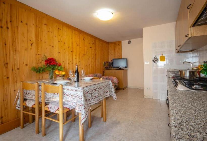 Quarto Estandar Vista Montanha, Le Vieux Noyer   Appartamenti Al Verde Villaggio Di Rumiod