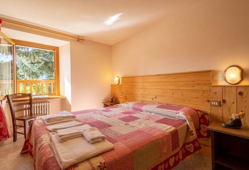 Quarto Estandar Vista Montanha, Le Vieux Noyer   Appartamenti Al Verde Villaggio Di Rumiod