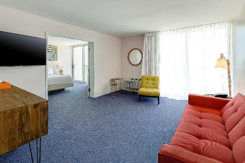 מיטת קינג בסוויטה, Plunge Beach Resort