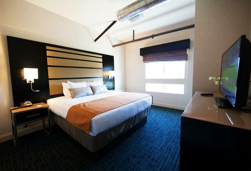 스위트, Warehouse Hotel At The Nook