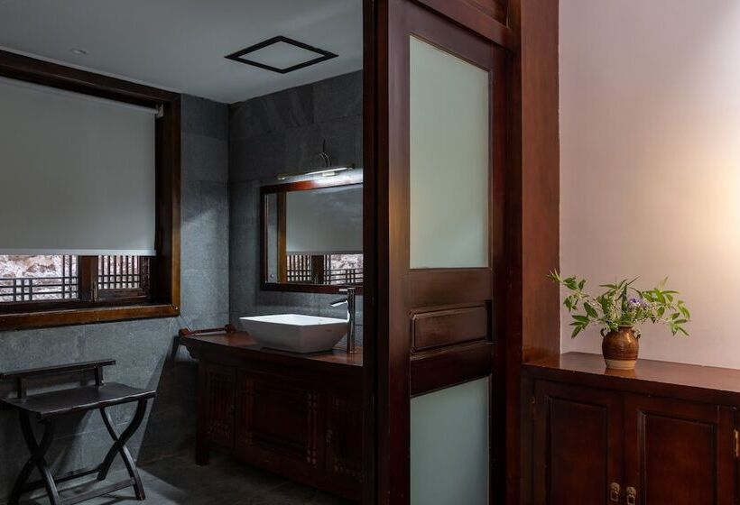 Номер Стандарт, Jun Bo Xuan Boutique