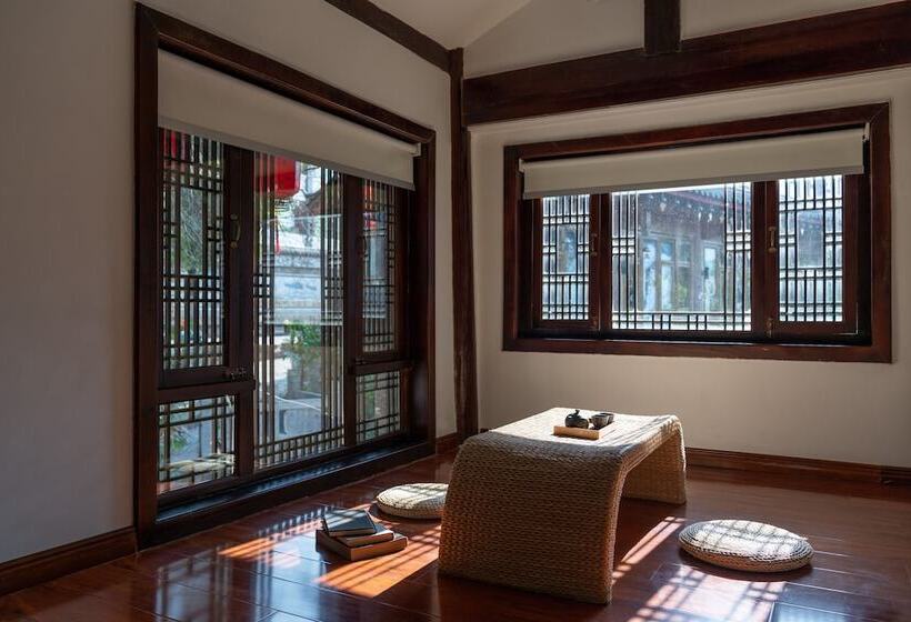 Family Suite, Jun Bo Xuan Boutique