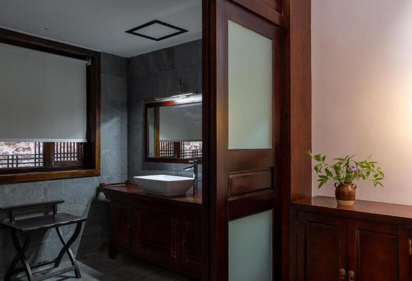 Номер Стандарт, Jun Bo Xuan Boutique