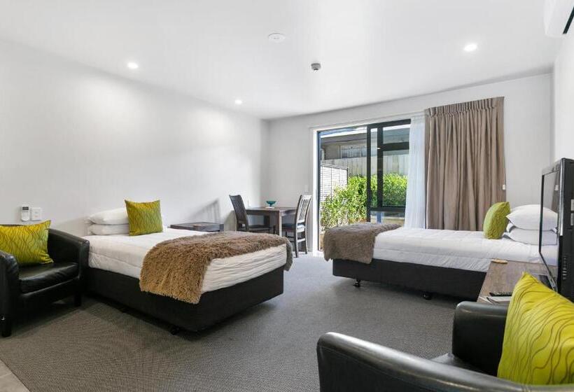 Студия Стандарт, Acacia Lake View Motel