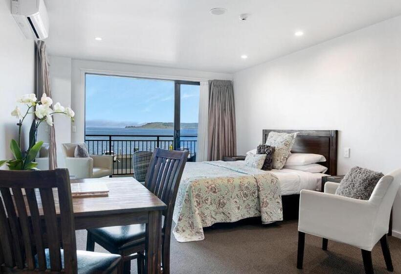 Standard studio with lake view, Acacia Lake View Motel