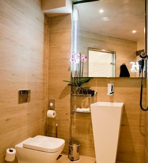 اتاق استاندارد با بالکن, Hugo S Boutique Hotel   Adults Only