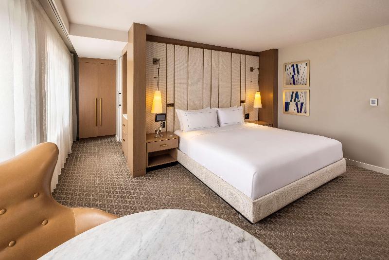 스탠다드 룸 킹사이즈 침대, The Statler Dallas, Curio Collection By Hilton