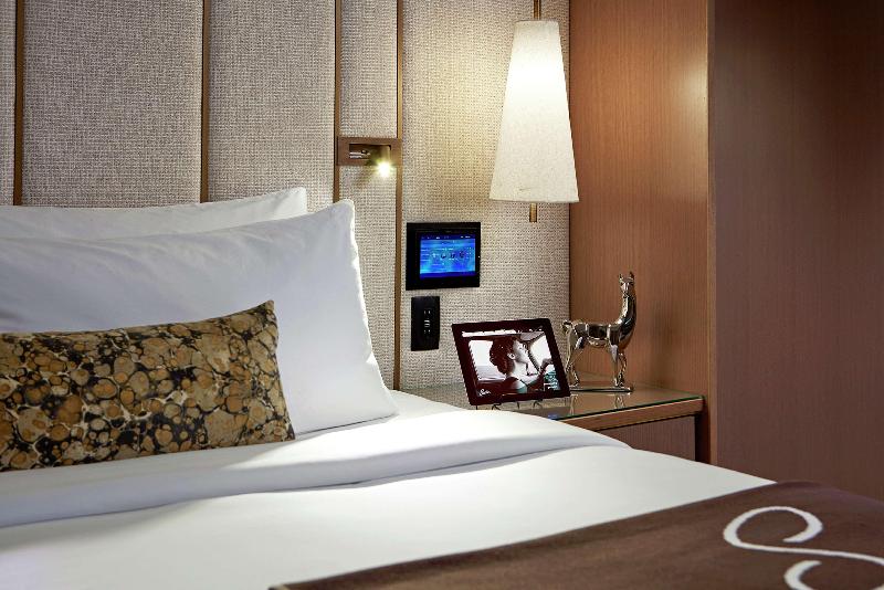 스탠다드 룸 킹사이즈 침대, The Statler Dallas, Curio Collection By Hilton