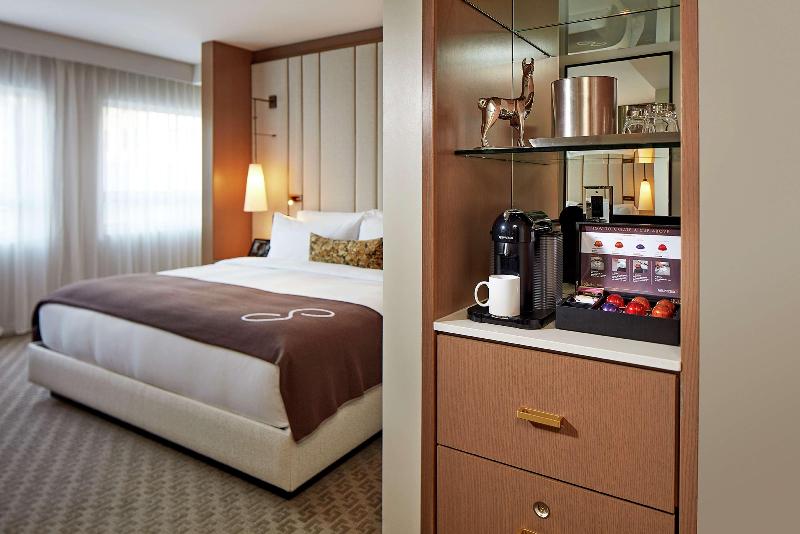 스탠다드 룸 킹사이즈 침대, The Statler Dallas, Curio Collection By Hilton