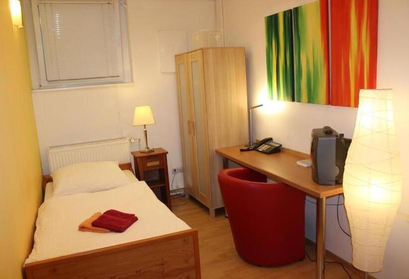 Quarto Estandar Individual Banheiro Compartilhado, Budgetrooms   Souterrain Private Rooms & Kitchen