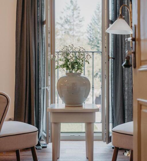اتاق لوکس, Ráj Na Zemi Venkovský Hotel A Kavárna