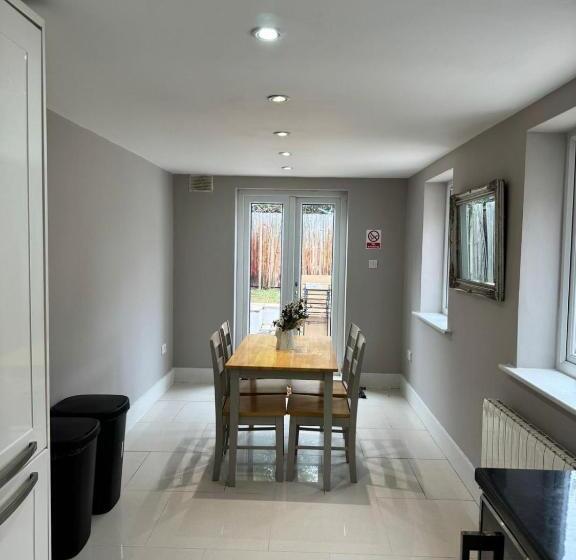 Номер Стандарт Трехместный, Brentford Guest Rooms