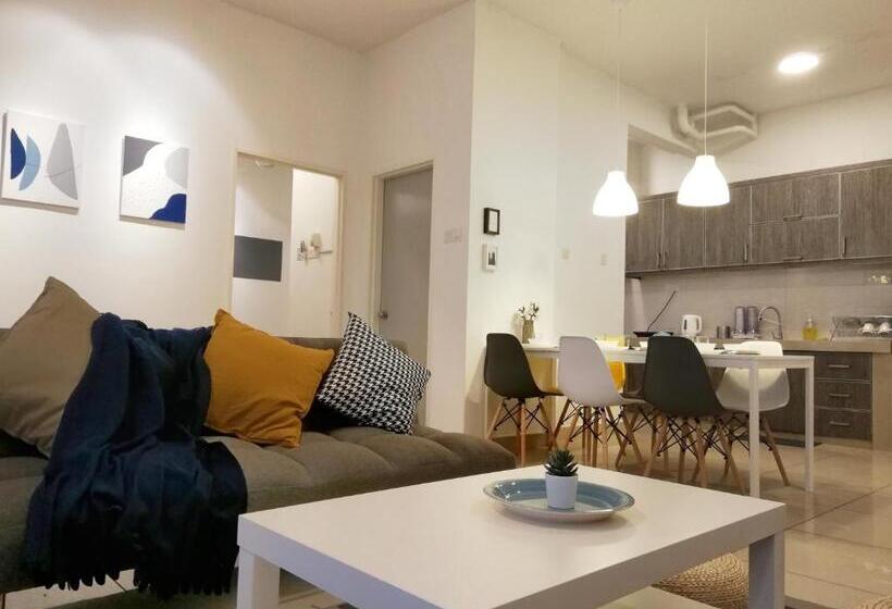 آپارتمان 3 خوابه, Subang City Residence, 8 9 Pax With Balcony, Walking Distance To Summit, 5min To Sunway