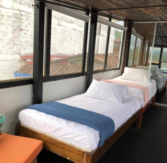 غرفة عائلية, Balcones Del Lago
