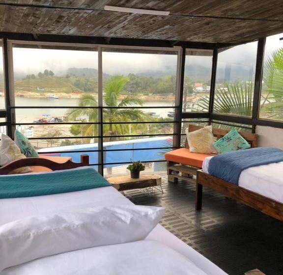 غرفة عائلية, Balcones Del Lago