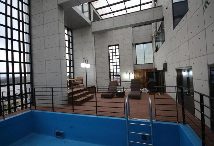 اتاق پنت هاوس, Jb Tourist