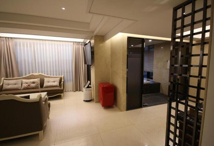 اتاق پنت هاوس, Jb Tourist