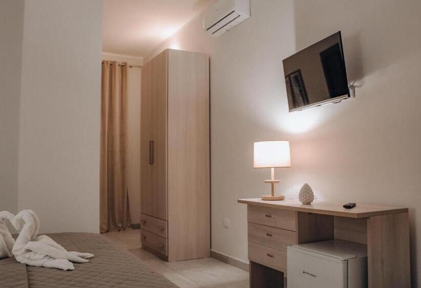 اتاق استاندارد چهار تخته, Vicoletto Fiorito