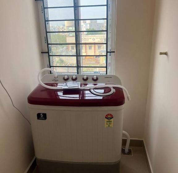Апартаменты 2 Спальни, Aishwaryam Service Apartment