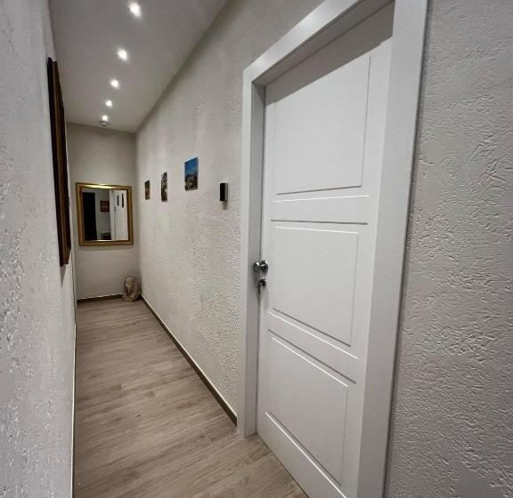 Номер Стандарт, Esposito House